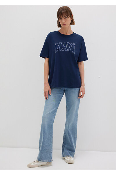 Mavi Marineblaues T-Shirt mit Logo-Print, reguläre Passform / normaler Schnitt 1611193-70488