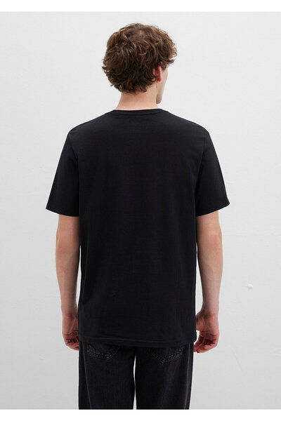 Mavi Schwarzes Basic T-Shirt Slim Fit / Schmaler Schnitt 065574-900