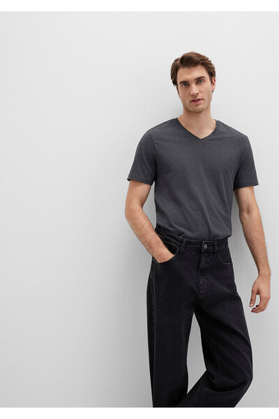 Mavi Graues Basic-T-Shirt mit Stretch-V-Ausschnitt und tailliertem Schnitt 061748 -24398