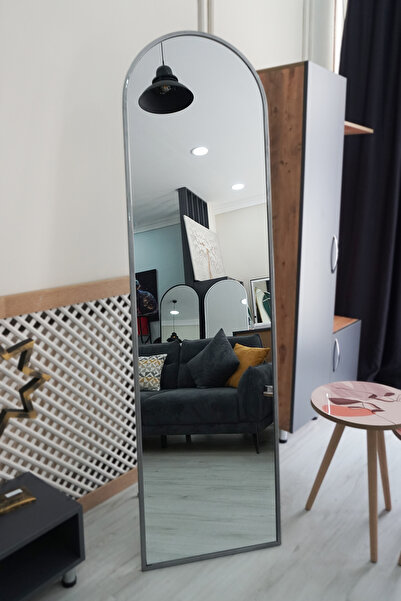 Hediyeler Kapında Gümüş Oval Metal Çerçeveli Ayaklı Influencer Boy Aynası 180 x 50 Cm