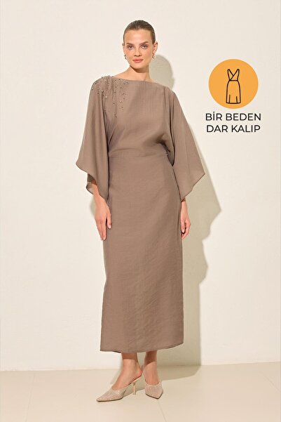 Setre Ανοιχτό καφέ φόρεμα με λεπτή εφαρμογή, λεπτομέρεια από πέτρα στον ώμο, με λουράκι στη μέση, μήκους μίντι, μακρυμάνικο