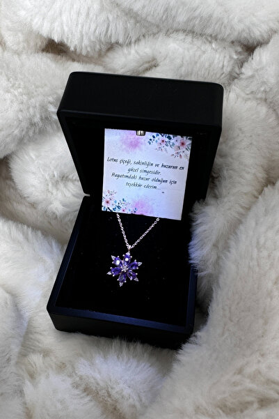 Lucente Jewellery Luxury Serisi Işıklı Hediye Kutulu 925 Ayar Rose Gümüş Kaplama Yılbaşı Hediyesi Lotus Çiçeği Kolye