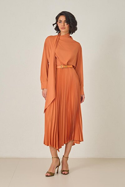 Setre Темно-помаранчева плісирована сукня міді з довгим рукавом і поясом