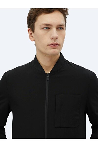 Kip Μαύρο αθλητικό μπουφάν με κανονική εφαρμογή Micro Gel Fiber