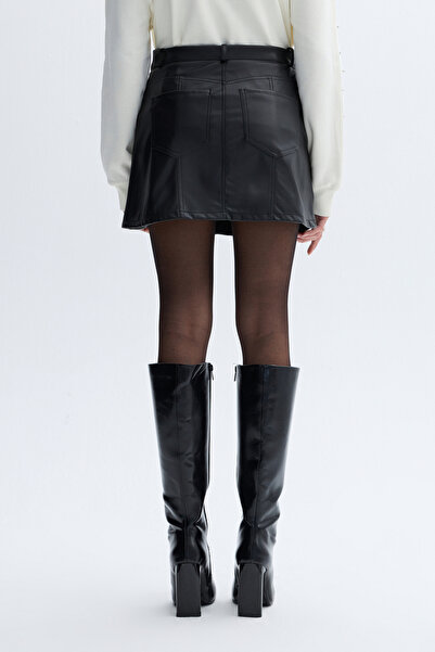 Mudo Leather looking pleated mini skirt