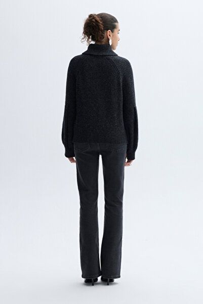 Mudo Loose Fit Stand-Up Collar Wool Sweater