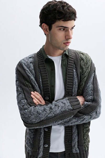 Mudo Color Block Loose Fit V-Neck Cardigan