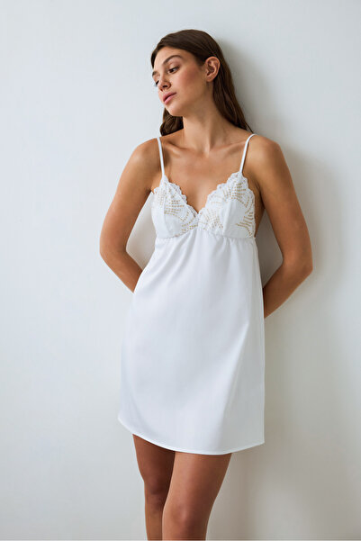 Penti Ασπρόμαυρο νυφικό νυφικό με λαιμόκοψη V με δαντέλα