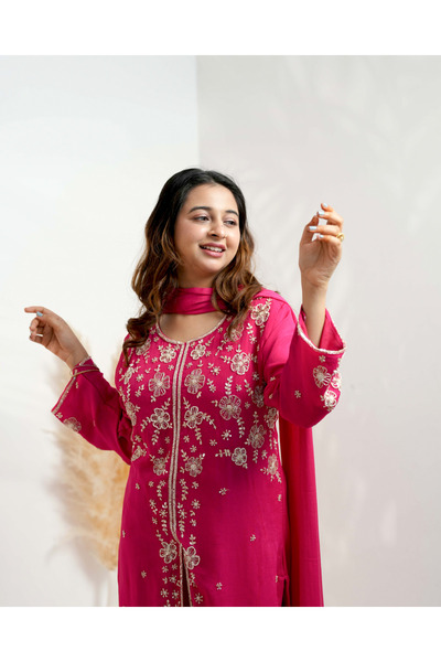 Pink Stories بدلة سلوار شينون يدوية الصنع راني وردي