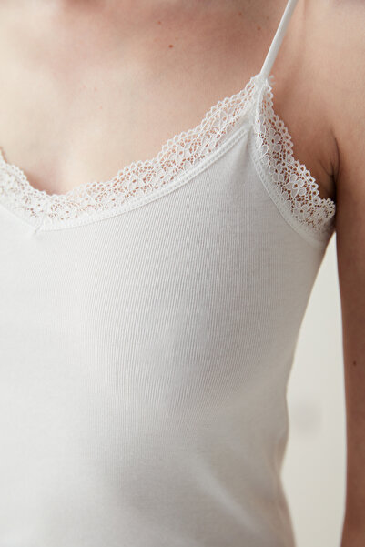 Penti Fehér vékony pántos csipke részletes alsóing