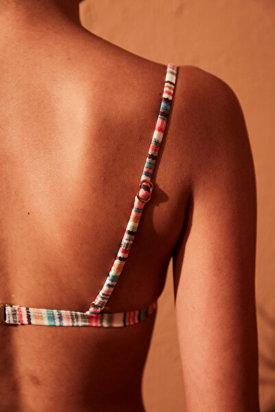 Penti Tarka Escape virágmintás pánt nélküli bikinifelső oldalsó nyakkendővel