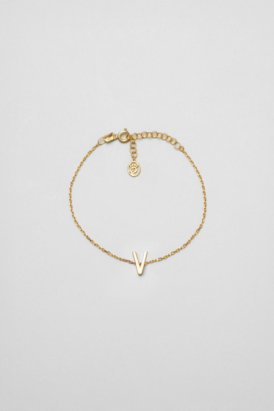 So CHIC... My Story V Harfi 18 Ayar Sarı Altın Kaplama 18 Cm Gümüş Bileklik