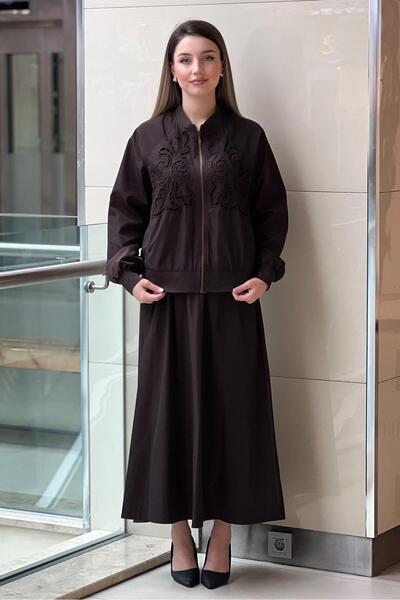 Nurcan Çetin طقم تنورة وسترة بومبر بتفاصيل جوبر