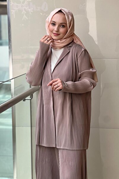 Ghisa Pleated Jacket and Pants Set