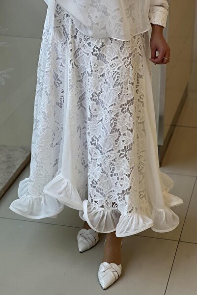 Ghisa Skirt Hem Guipure Ruffle Blouse Set