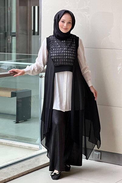 Nurcan Çetin طقم قميص وبنطلون بتفاصيل شبكية مع عباءة