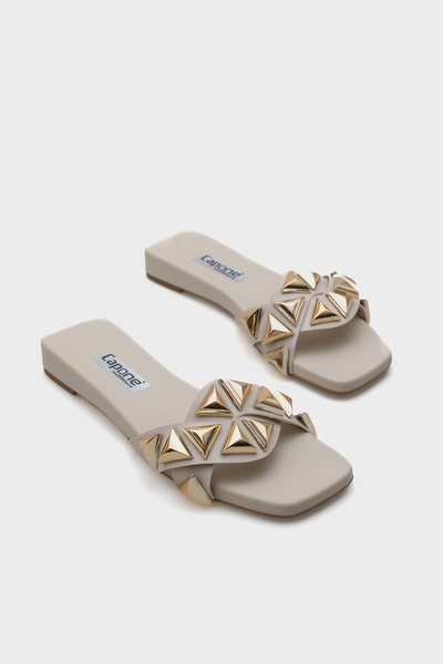 Capone Outfitters Manon Blunt Toe Metal Accessory Short Heeled Comfort Women's Slippers