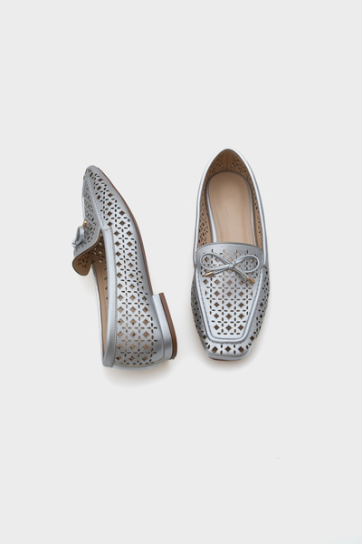 Capone Outfitters Жіночі мокасини з металевим сріблом