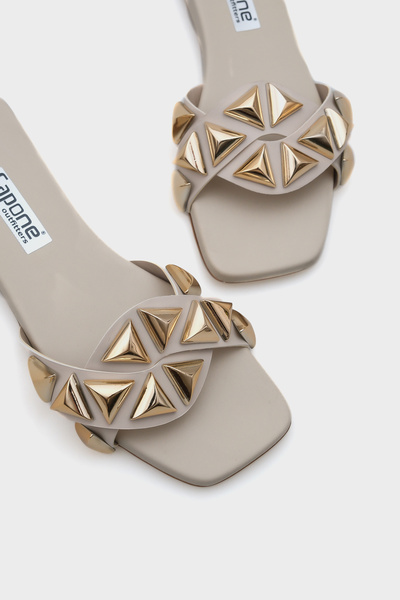 Capone Outfitters Manon Blunt Toe Metal Accessory Short Heeled Comfort Women's Slippers