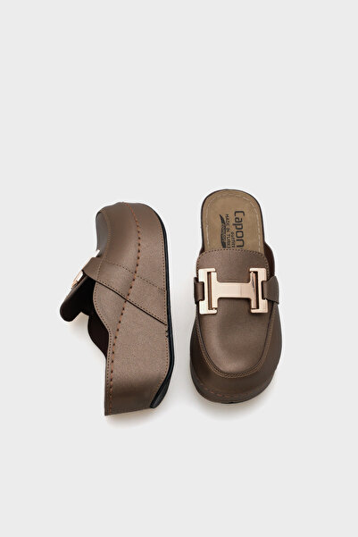 Capone Outfitters Anatómiai puha, kényelmes talpú éksarkú anyapapucs