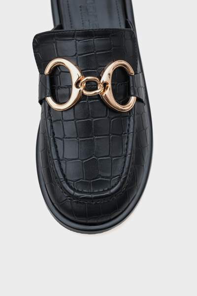 Capone Outfitters Černé dámské pantofle Capone s kulatou špičkou s dvojitou kroužkovou přezkou