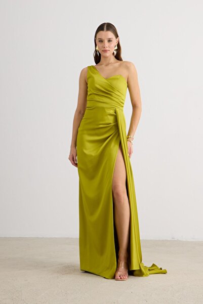Carmen Fıstık Yeşili Saten Tek Omuzlu Yırtmaçlı Uzun Abiye Elbise