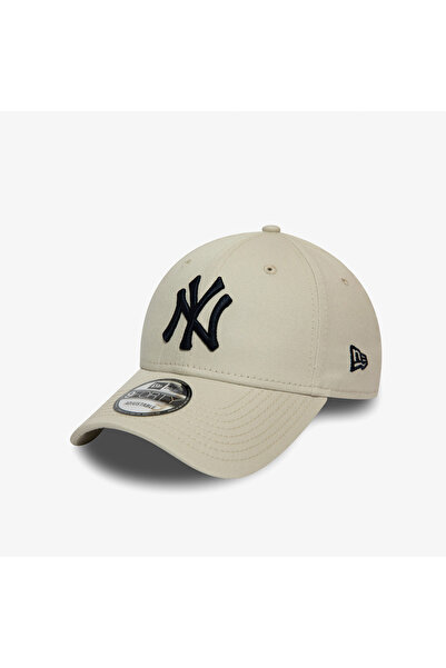 NEW ERA قبعة نيويورك يانكيز باللون البيج/الكريمي للجنسين 12380590
