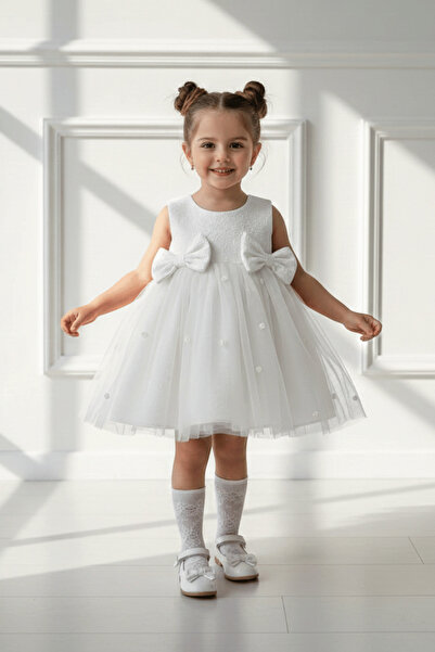 Bertuğ Bebek فستان سهرة من قماش البروكار الأبيض مع تفاصيل من التول على شكل ور...