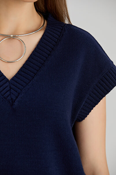 Sortie Дамски пуловер с редовна кройка и средна дължина в тъмносин цвят