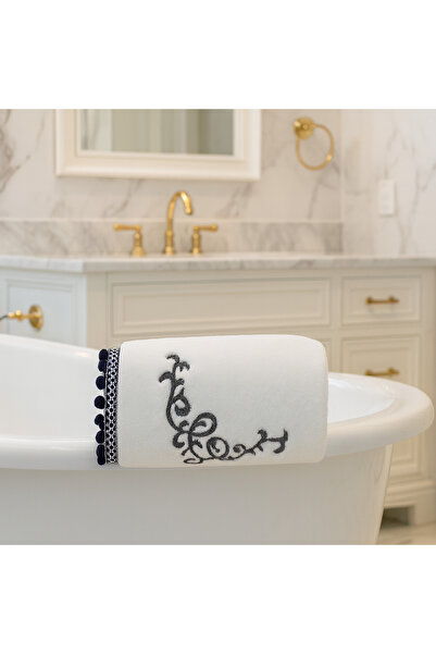 TRENDY Luxurious embroidered soft cotton towel – high-quality hotel-style