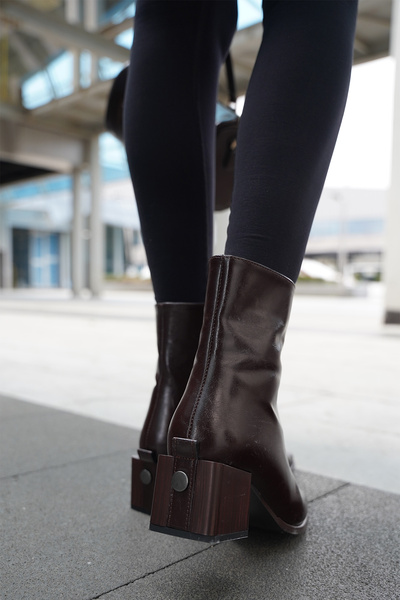 Marjin Дамски ботуши на ток и ботуши с тъп пръсти Дървена шарка на тока с цип Ежедневни класически ботуши Noyes Кафяви