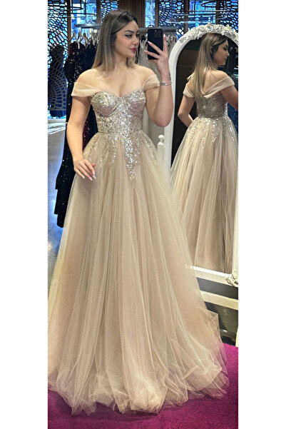 Abiyeniall فستان سهرة طويل من التول بأكمام منخفضة من الدانتيل بتفاصيل ذهبية مع تنورة واسعة 7435