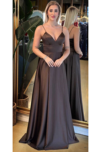 Abiyeniall Kahverengi İp Askılı Sırt Dekolteli Anvelop Yırtmaçlı Kloş Etekli Saten Uzun Abiye Elbise 6777