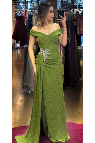 Abiyeniall Açık Yeşil Madonna Yaka Taş Detaylı Yırtmaçlı Düz Kesim Simli Uzun...