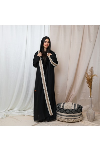 Leatherthreads عباية سوداء فاخرة من الكتان مع حواف مطوية باللون البيج