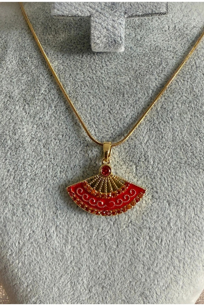 naaksesuar قلادة من الفولاذ الذهبي موديل مروحة حجر أحمر
