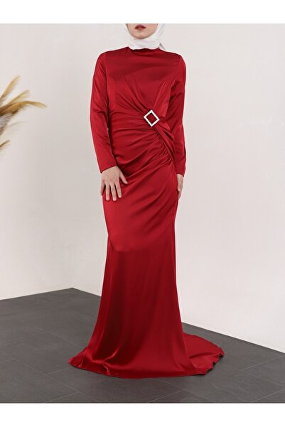 HİJABAYA Rochie de seara din satin adunat pe lateral cu detaliu taka din piatra