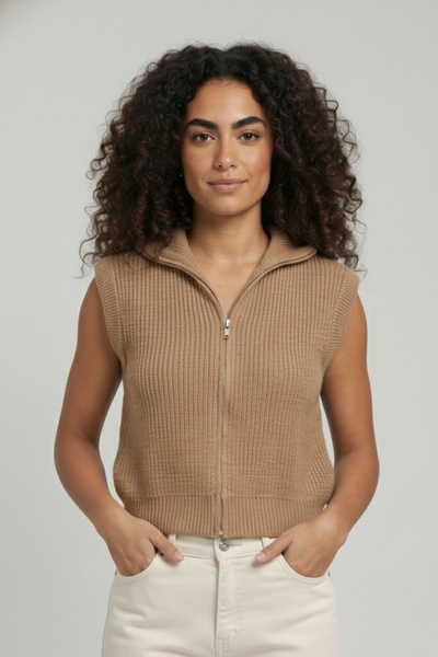 summer people Camel Hair Melange Vestă cu guler înalt cu fermoar