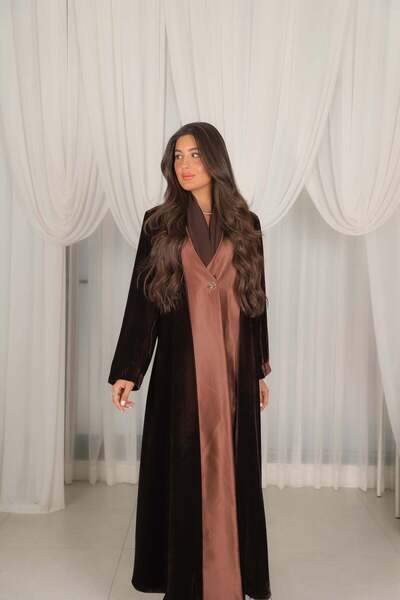 AYA mwt805 عباية مخمل بني بقصة بليزر مع تدخيلة