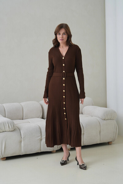 Park Karon Γυναικείο φόρεμα με λαιμόκοψη σε σχήμα V με κουμπιά και λεπτομέρεια ζώνης Maxi Size κοτλέ Πλεκτό φόρεμα