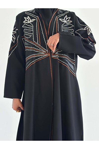 AYA mwt680 عباية اسود تطريز مع تدخيلة جلد