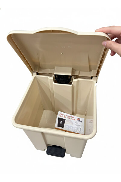 Generic A modern, narrow, foot-operated wastebasket with a medium capacity and a handle.
