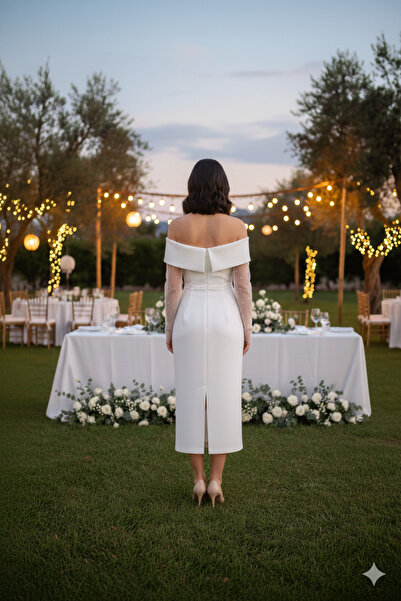 Efour Off-White Pearl with Sleeve Detail