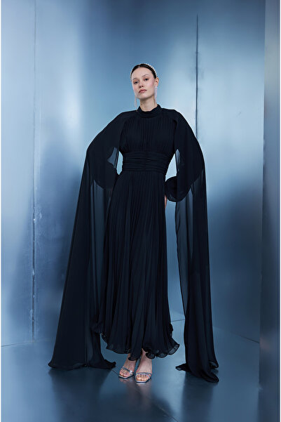 Birgül Bektaş Μαύρο βραδινό φόρεμα Luna με μανδύα