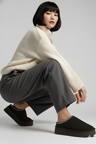 Roy Jones Lifestyle Trendy Uggsy Women's Embroidery Detailed Fur-Lined Slippers