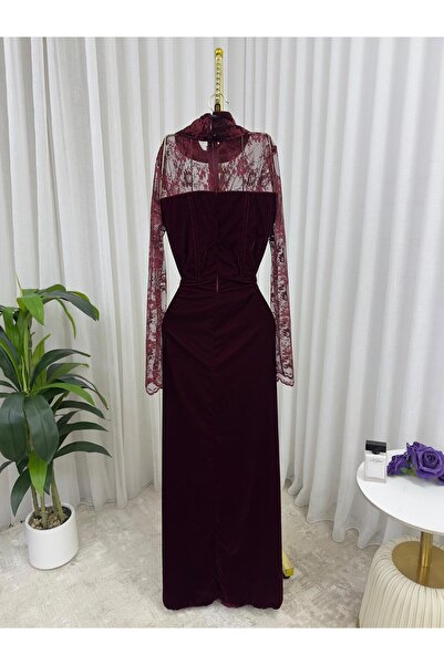 Riva Elegant long velvet evening dress in burgundy.