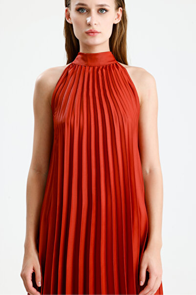 Sense Σατέν μάξι φόρεμα με ψηλό λαιμό και λεπτομέρεια πλισέ | Elb34513 ΠΛΑΚΑ