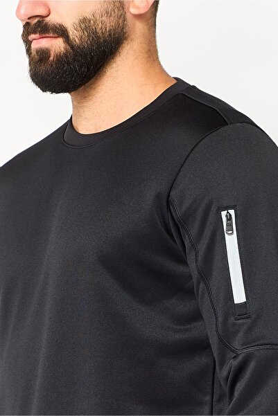 Calvin Klein Men Sportswear Fit Long Sleeve Outdoor Sweatshirt, Black