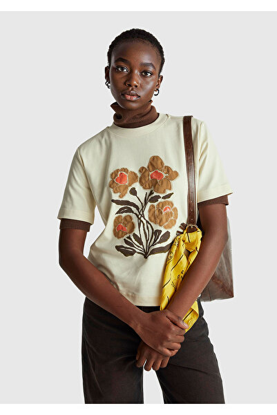 United Colors of Benetton Women's cream patterned 100% cotton front flower embroidered crew neck t-shirt