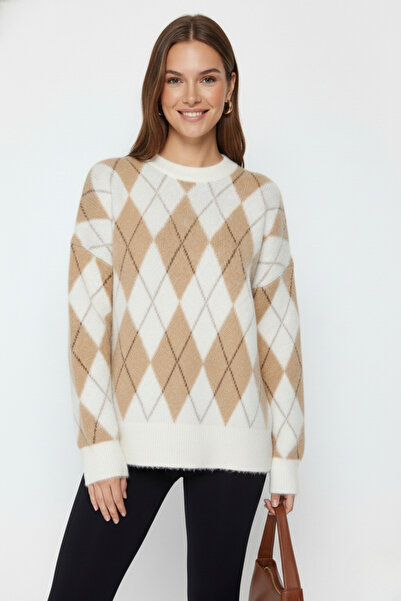 civetta Women's White Diamond Patterned Bearded Knitwear Sweater - Crew Neck Soft Textured Fuzzy Women's Sweater